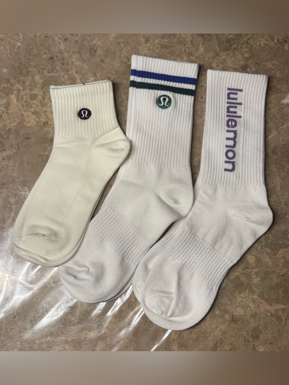 New Women’s Lululemon Athletica Socks
3 pairs Size Medium
Socks stretch